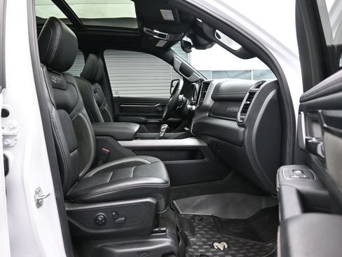 Used 2023 RAM 1500 Laramie AWD/4WD image 16