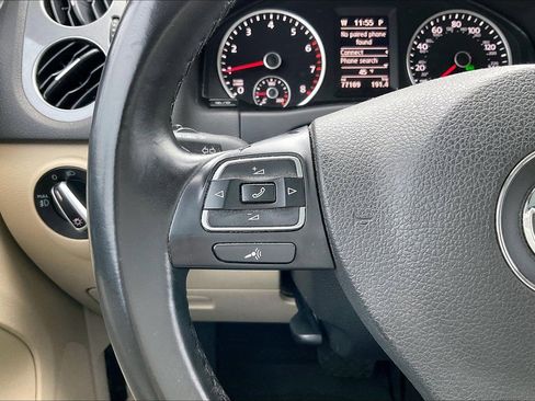 Used 2015 Volkswagen Tiguan SEL image 17