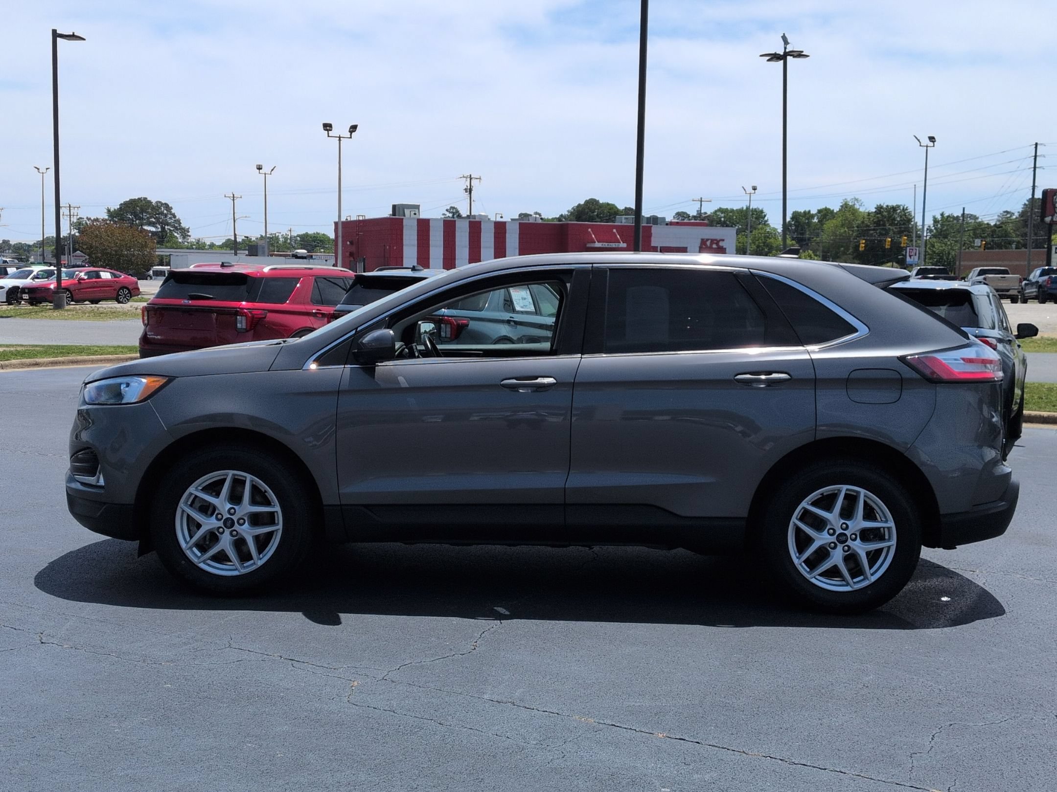 Used 2022 Ford Edge SEL w/ Convenience Package AWD/4WD image 7
