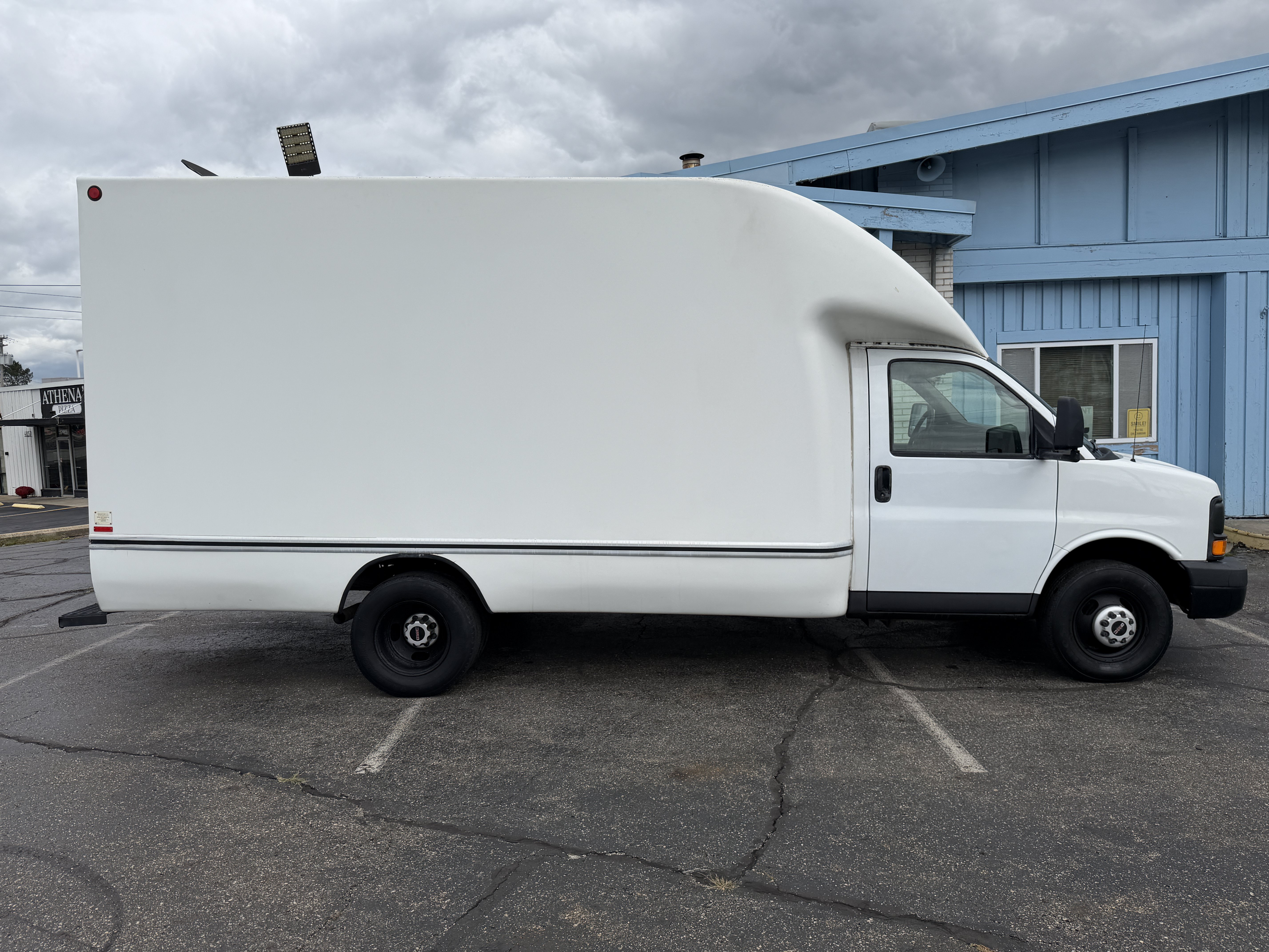 Used 2008 GMC Savana 3500 RWD image 6