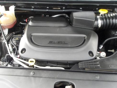 Used 2020 Chrysler Voyager Lxi image 25