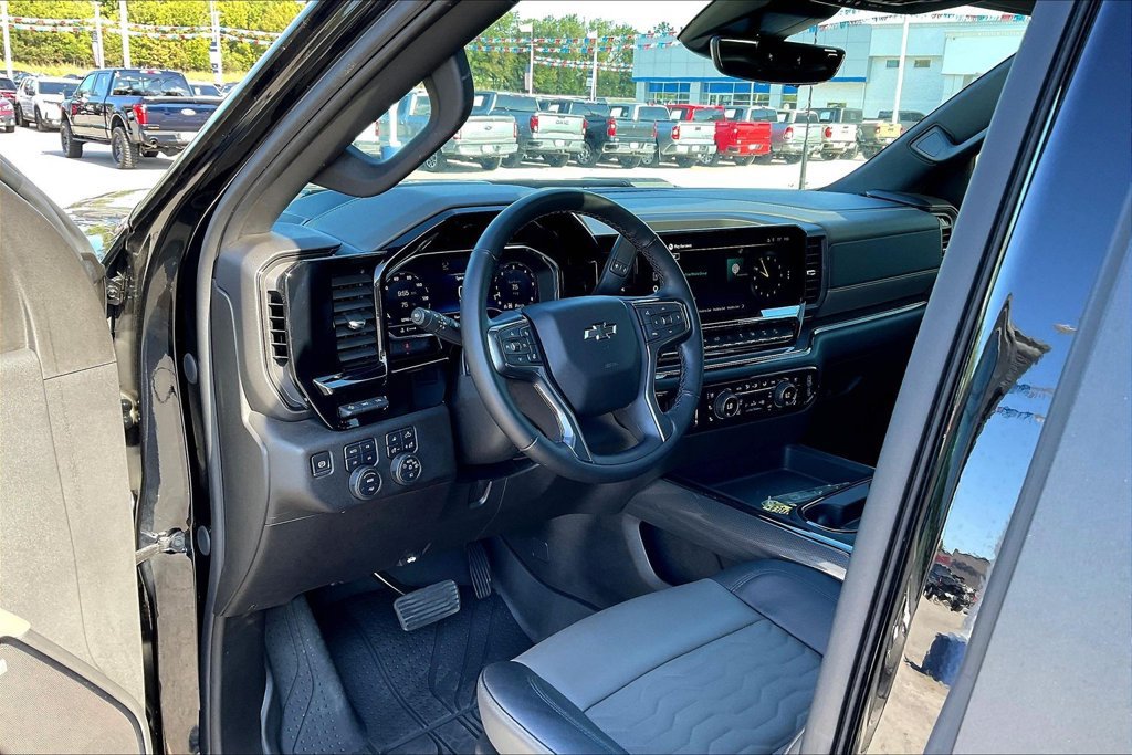 Used 2025 Chevrolet Silverado 2500 ZR2 w/ Technology Package AWD/4WD image 23