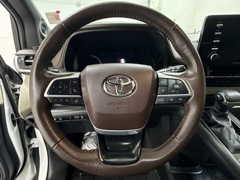 Certified 2021 Toyota Sienna Platinum image 16