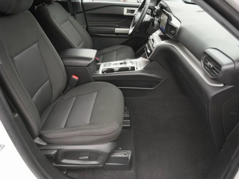 Certified 2023 Ford Explorer XLT image 18