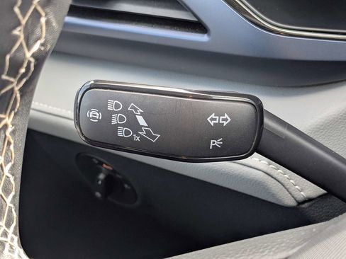 Used 2024 Volkswagen Taos SE FWD image 28