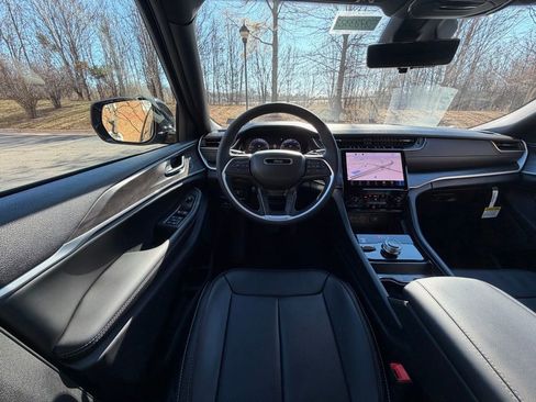 New 2025 Jeep Grand Cherokee L Limited w/ Luxury Tech Group II AWD/4WD image 13