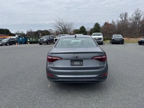 Used 2024 Volkswagen Jetta SE image 5