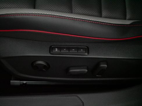 Used 2022 Volkswagen GTI SE image 20