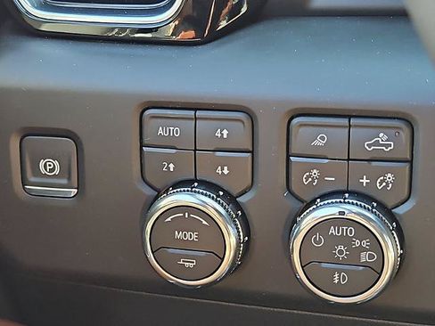 New 2026 GMC Sierra 2500 Denali Ultimate AWD/4WD image 18