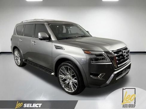 Used 2024 Nissan Armada SL w/ Captain's Chairs Package AWD/4WD image 4