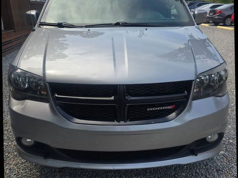 Used 2019 Dodge Grand Caravan SE FWD image 2