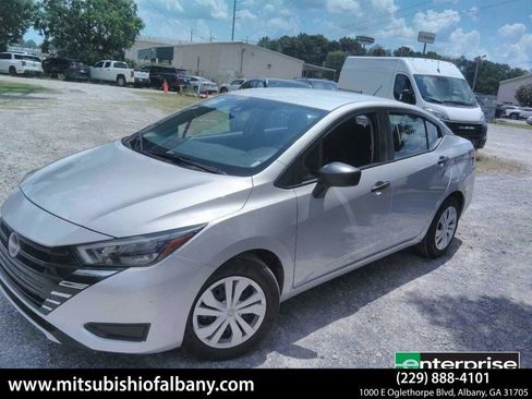 Used 2025 Nissan Versa S FWD image 1