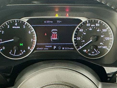 Used 2024 Nissan Pathfinder SV image 2