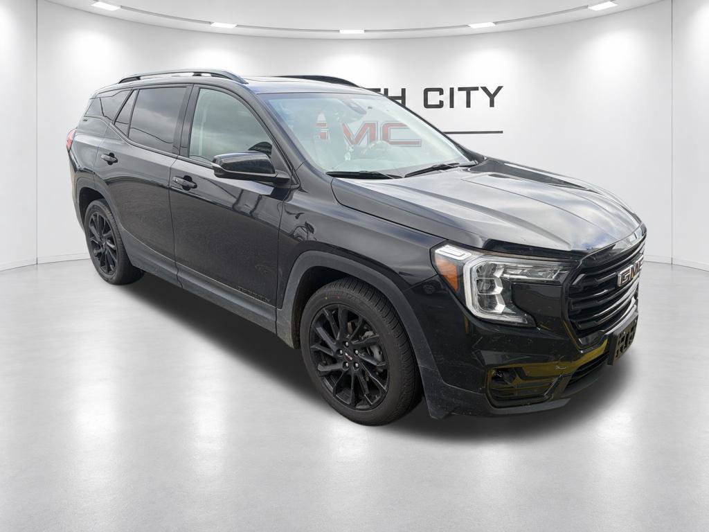 Used 2024 GMC Terrain SLT w/ Elevation Edition FWD image 3
