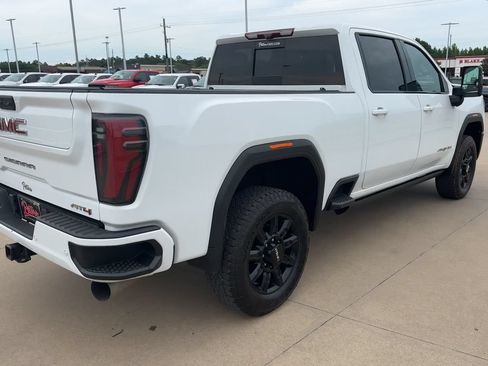 Used 2024 GMC Sierra 2500 AT4 w/ AT4 Premium Plus Package AWD/4WD image 7