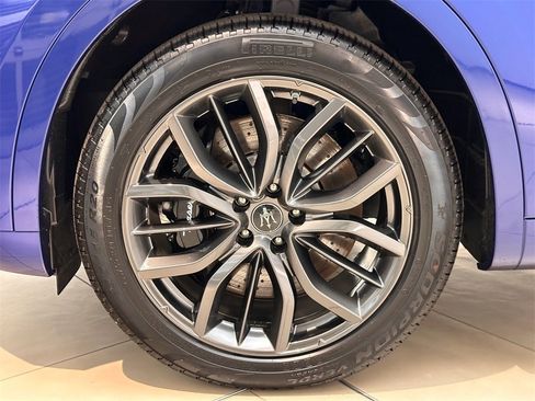 Used 2024 Maserati Levante GT Ultima image 14