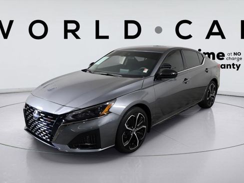 Used 2025 Nissan Altima 2.5 SR image 3