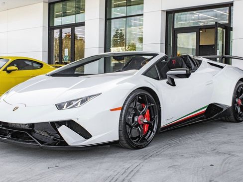 Used 2018 Lamborghini Huracan Performante image 18