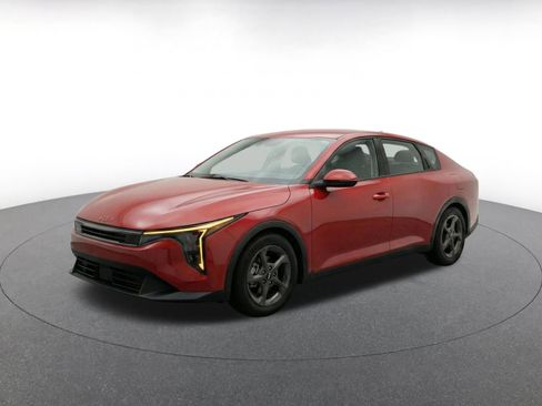 Used 2025 Kia K4 FWD image 3