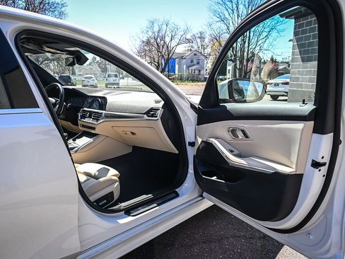 Used 2020 BMW 330i xDrive Sedan w/ Convenience Package image 16