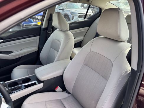 Used 2025 Nissan Altima 2.5 SV FWD image 28