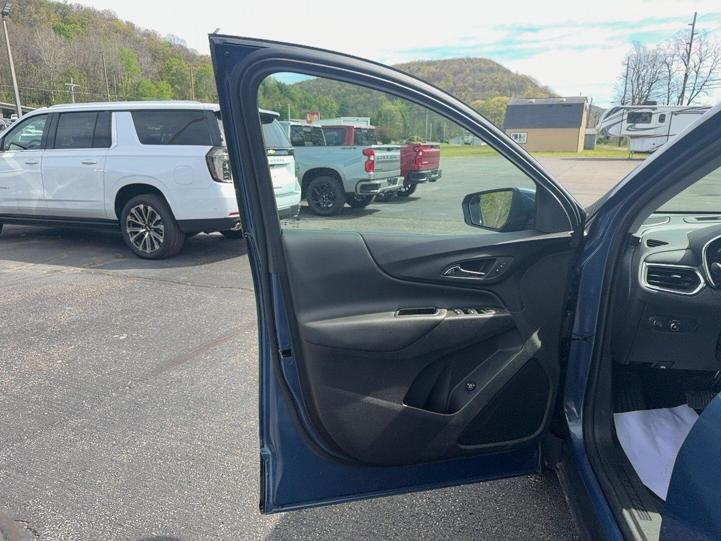 Used 2024 Chevrolet Equinox LT AWD/4WD image 11