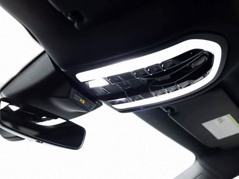 Certified 2025 Porsche Macan image 26