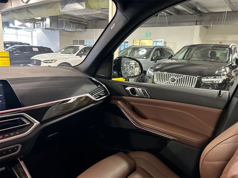 Used 2023 BMW X5 xDrive40i w/ M Sport Package image 27