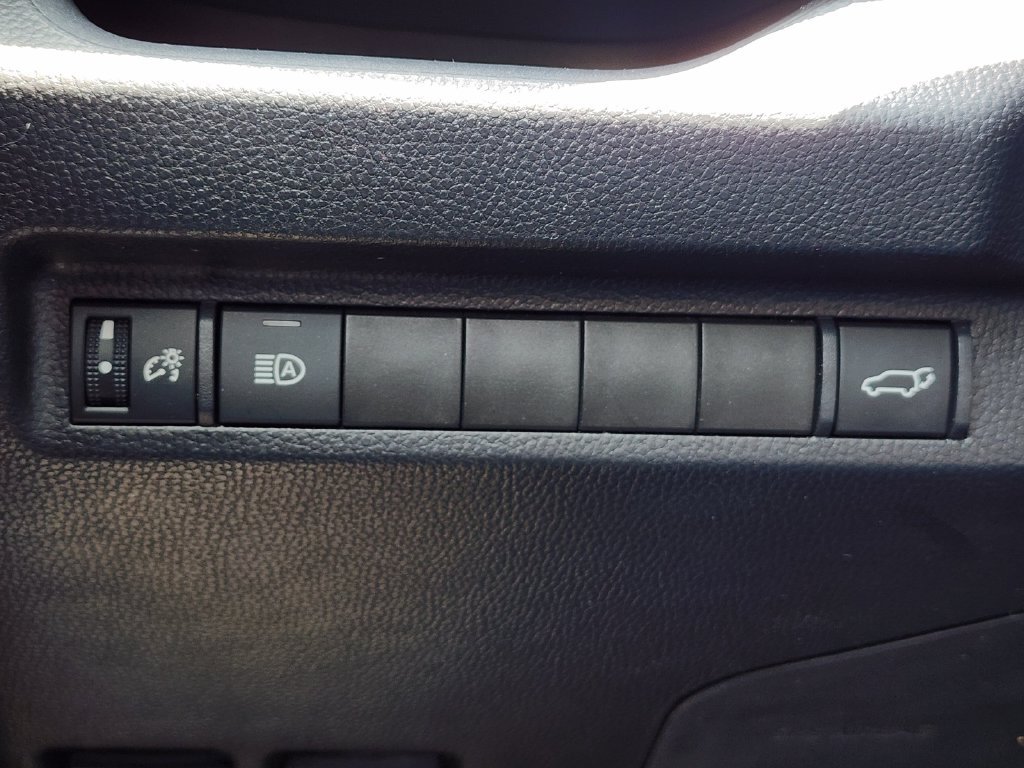 Used 2025 Toyota RAV4 XLE w/ Convenience Package FWD image 33