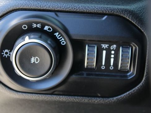 Used 2021 Jeep Wrangler Unlimited Rubicon AWD/4WD image 25
