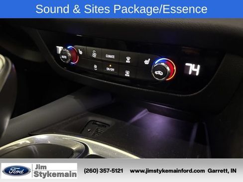 Used 2020 Buick Enclave Essence w/ Sound and Sites Package FWD image 22