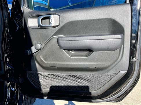 Used 2024 Jeep Gladiator Sport image 44