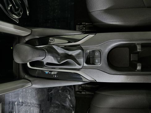 Used 2025 Toyota Corolla Cross LE image 22