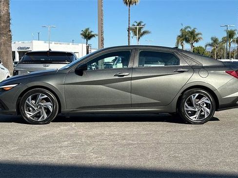 Certified 2025 Hyundai Elantra Sport image 7