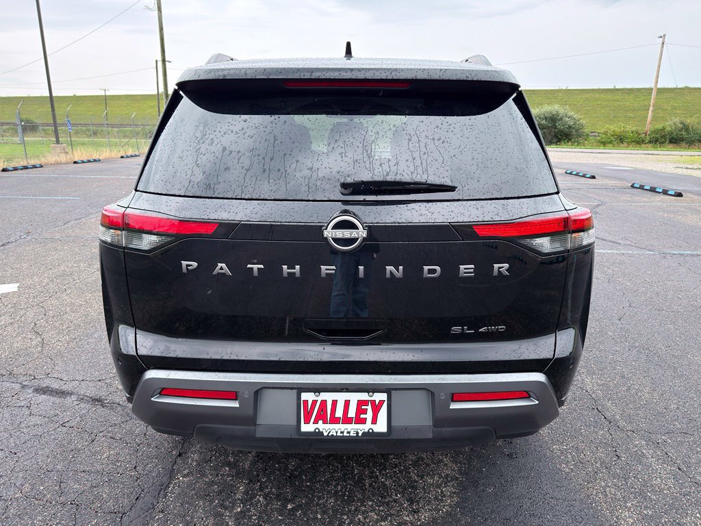 Used 2026 Nissan Pathfinder SL AWD/4WD image 16
