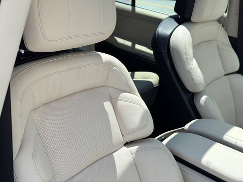 New 2027 Lincoln Navigator Reserve AWD/4WD image 12
