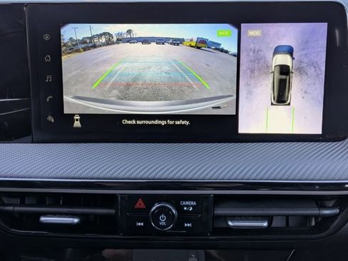 Certified 2025 Nissan Kicks SR image 22