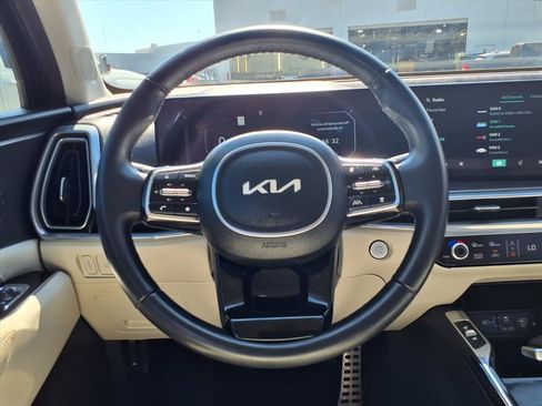 Used 2025 Kia Sorento SX image 14