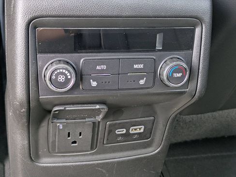 Certified 2023 GMC Acadia Denali w/ Denali Ultimate Package FWD image 16