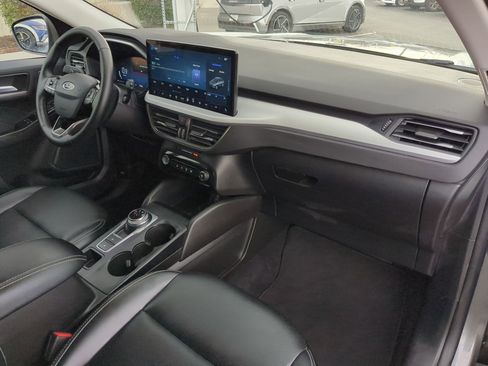 Used 2025 Ford Escape Platinum image 34