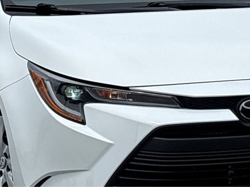 Used 2024 Toyota Corolla LE FWD image 14
