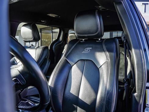 Used 2019 Chrysler Pacifica Touring-L w/ S Appearance Package image 19
