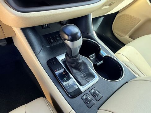 Used 2016 Toyota Highlander XLE image 24