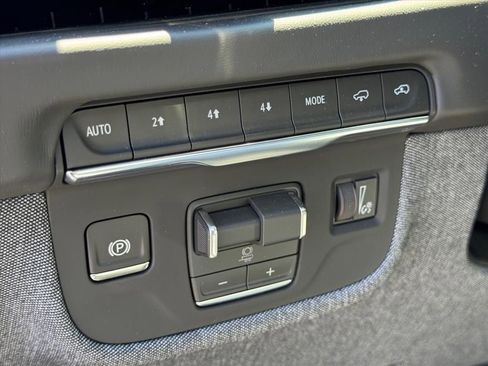 Used 2026 Cadillac Escalade Platinum Sport w/ LPO, ONYX Package AWD/4WD image 22