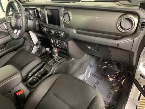 Used 2023 Jeep Wrangler Sahara image 23