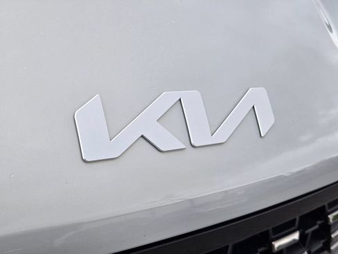 Used 2025 Kia Carnival SX Prestige FWD image 5
