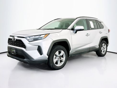 Used 2025 Toyota RAV4 XLE image 3