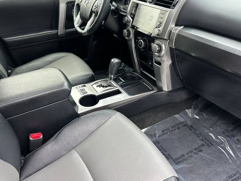 Used 2022 Toyota 4Runner SR5 Premium w/ Moonroof Package RWD image 17