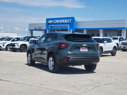 Used 2025 Chevrolet Trax LS FWD image 5