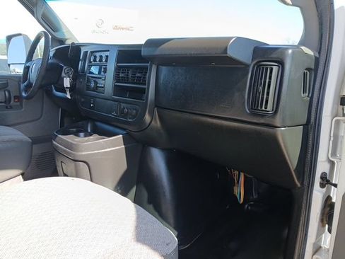 Used 2016 GMC Savana 3500 Extended RWD image 18